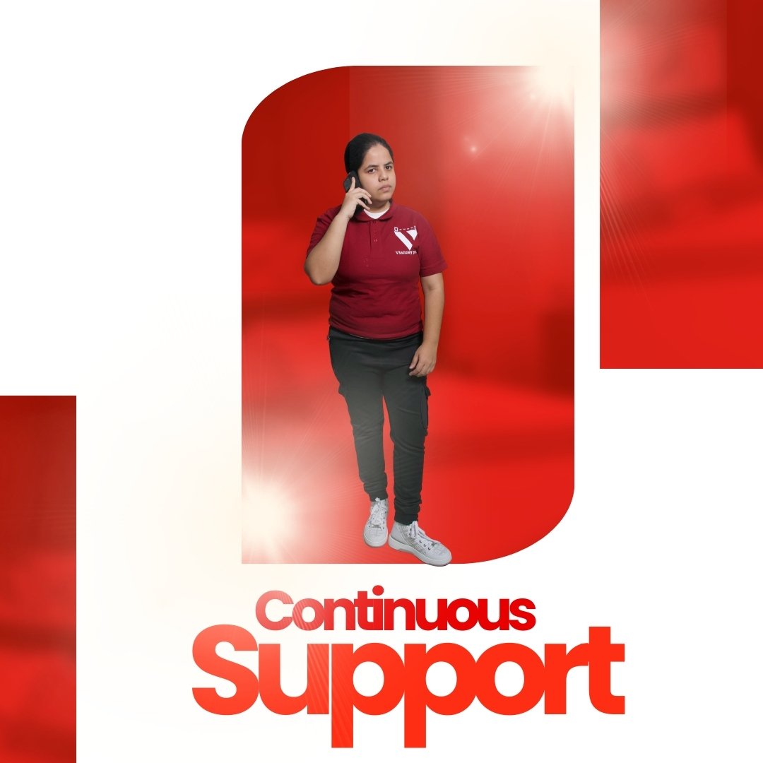 Support agent helping a client, representing continuous support